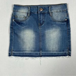 Dollhouse Blue Jean Denim Mini Skirt Juniors 1 Medium Wash Frayed Hem Pockets